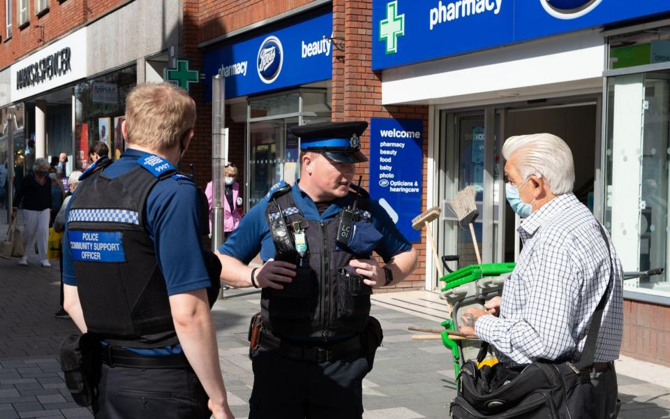 2CGDCY3 Maidenhead, Berkshire, UK. 10th September, 2020. A man stops Police Community Support Officers in the town centre. The number of cases of positive Covid-19 tests in the Royal Borough of Maidenhead and Windsor has risen by 10 cases in the past 24 hours. Due to a spike of new cases in various parts of England, new restrictions have been put in place by the Government from Monday next week whereby only six people may now socialise together. There are some limited exceptions to this. Credit: Maureen McLean/Alamy Live News