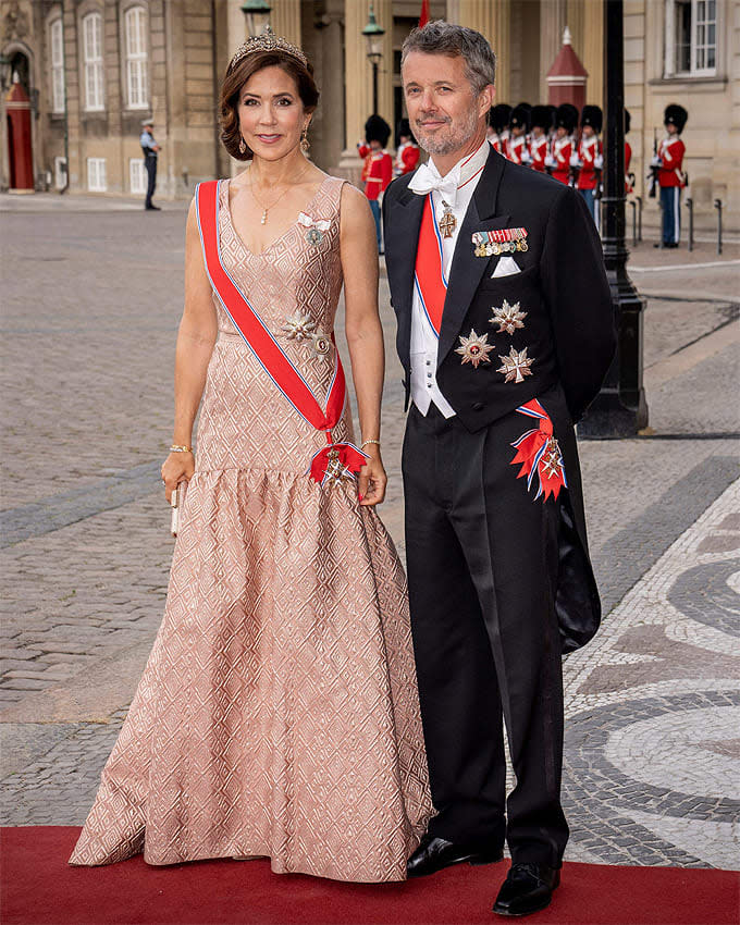 Federico y Mary de Dinamarca vestidos de gala