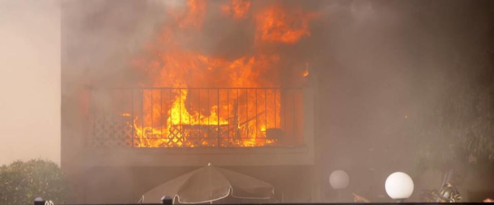 SACRAMENTO, CA - AUGUST 28: Jeremy Thomas Sr. shows firefighters where his 4-year-old son Jeremy Jr. is trapped in apartment fire