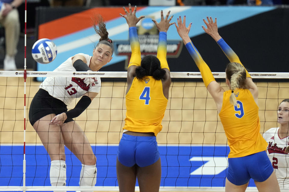 Murray, Allick lead Nebraska to a 3set sweep over Pittsburgh in the