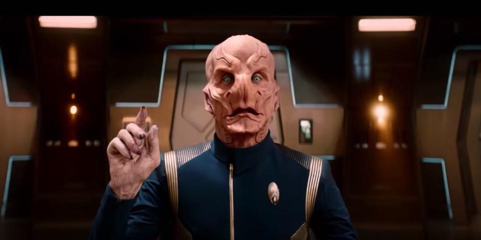 star trek discovery season 3, saru doug jones raising his right hand