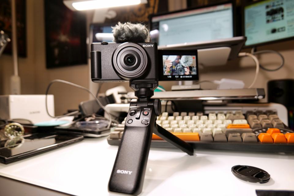 Sony ZV-1F Vlogging Camera First Look