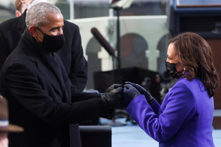 Obama y Harris se saludan