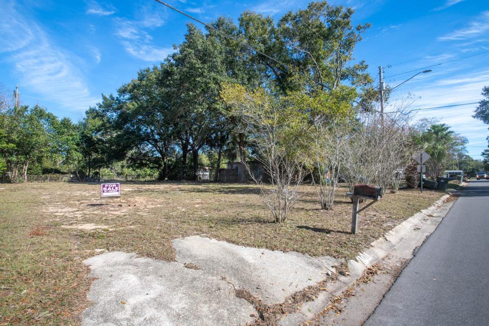 The vacant lot at 1145 Webster Drive in Pensacola on Wednesday, Jan. 10, 2024.