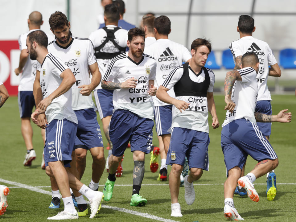 Messi trains with his Argentina teammates ahead of their must-win clash against Nigeria. (AP Foto/Ricardo Mazalán)