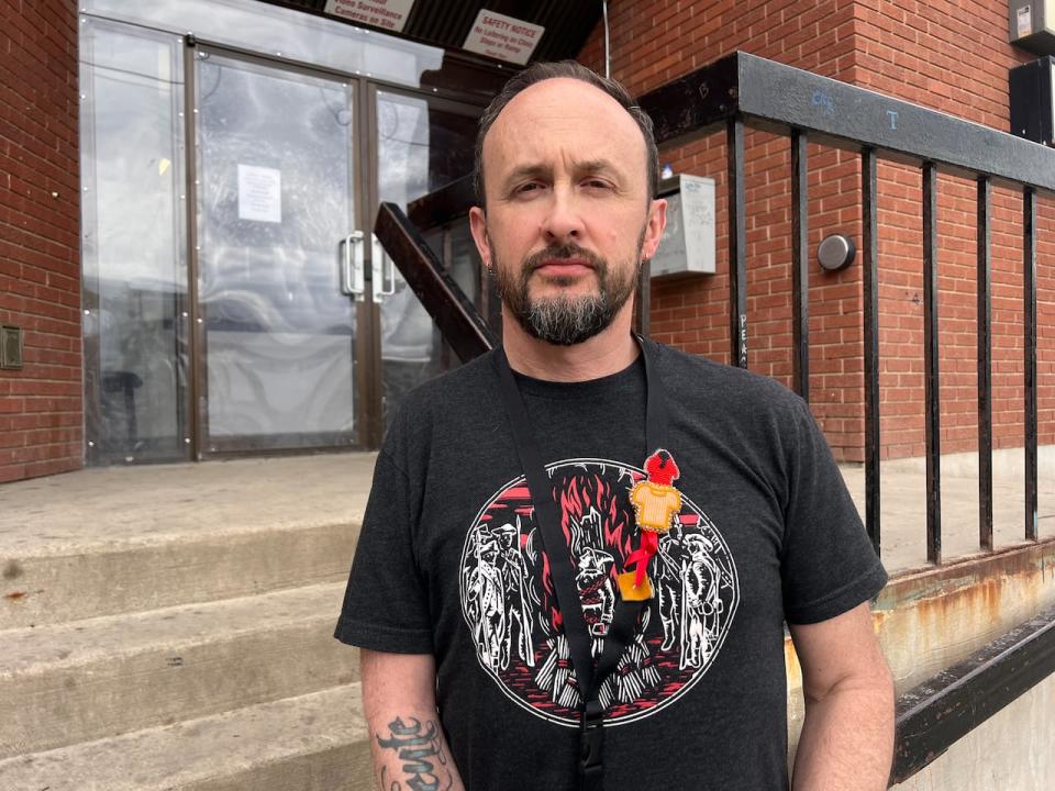 Toby Esterby, chief operations officer of Saskatoon Community Clinic and director of West Side Clinic, says Canada Post has effectively cut off mail for hundreds of people who depend for mail at their offces. He says he is “disappointed by the short sightedness” of the decision and hopes the mail carrier resumes the service soon.