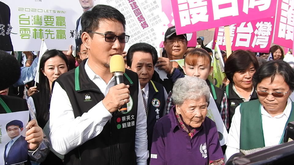 ▲立委劉建國連續獲公民監督國會聯盟、口袋國會評鑑第一名及優秀立委殊榮。（圖／記者蘇榮泉攝，2019.11.20）