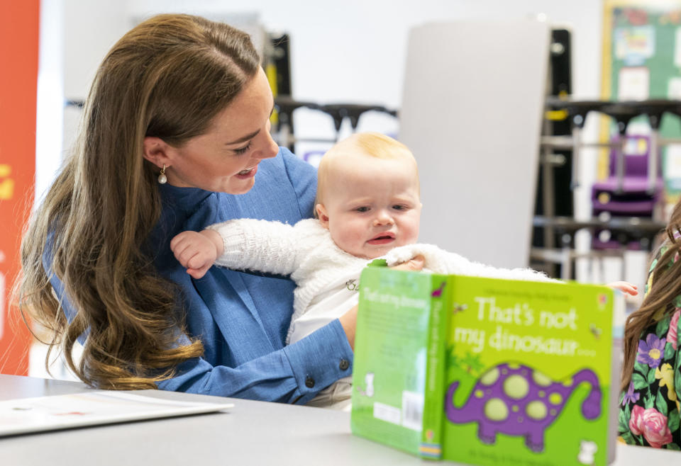 Duchess of Cambridge photographed holding a young baby in Glasgow