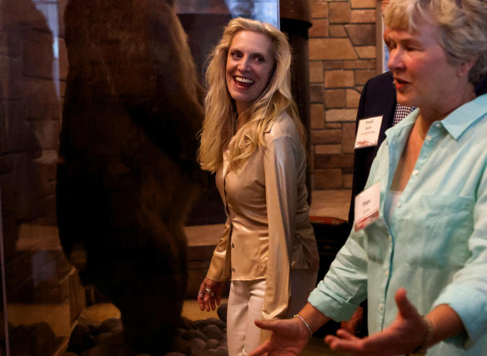 Lael Brainard, vice-présidente du Conseil des gouverneurs de la Réserve fédérale, assiste à un programme de dîners au parc national de Grand Teton où des dirigeants financiers du monde entier se réunissent pour le Symposium économique de Jackson Hole à l'extérieur de Jackson, Wyoming, États-Unis, le 25 août 2022. REUTERS /Jim Urquhart