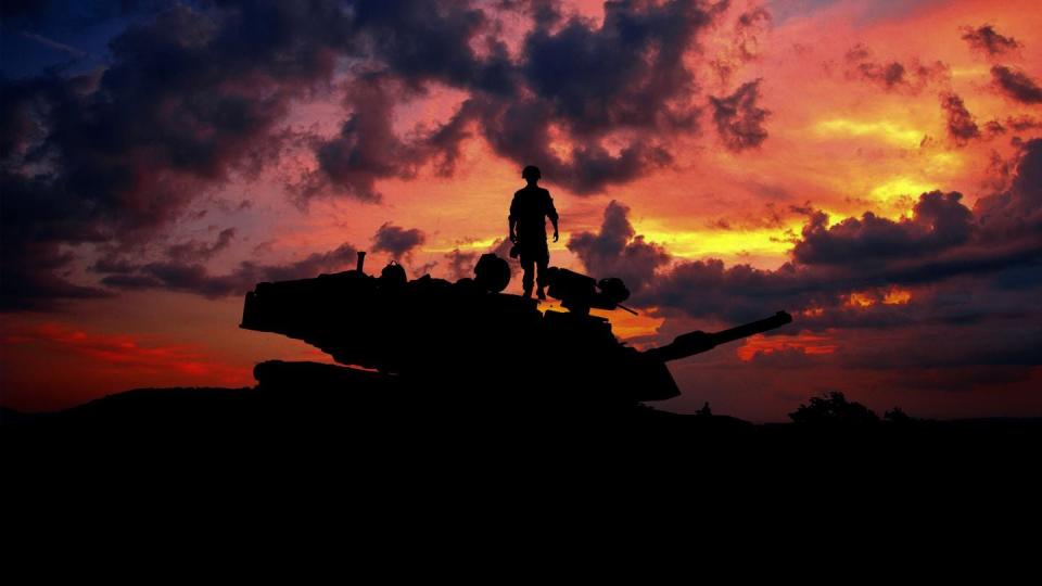 A soldier from the 3rd Armored Brigade Combat Team, 1st Cavalry Division, prepares his M1A2 Abrams tank for a gunnery live fire exercise, Fort Hood, Texas, August 30, 2020. (Sgt. Calab Franklin/Army)