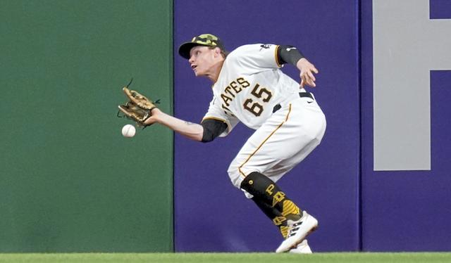 Tsutsugo homers to right field, 08/20/2022