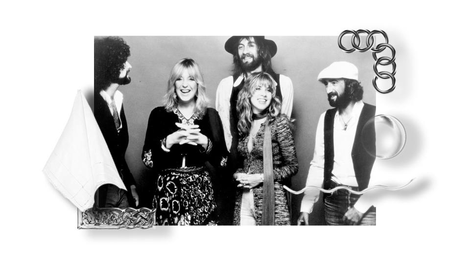 <cite class="credit">Fleetwood Mac pose for a portrait in 1977 (Photo by Michael Ochs Archive/Getty Images)</cite>