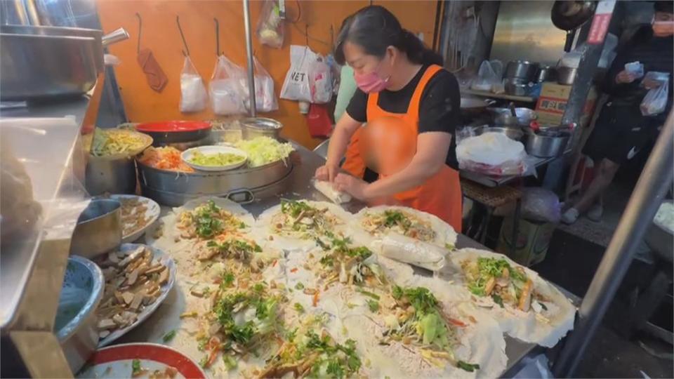 清明吃潤餅　各地潤餅店湧現排隊人潮