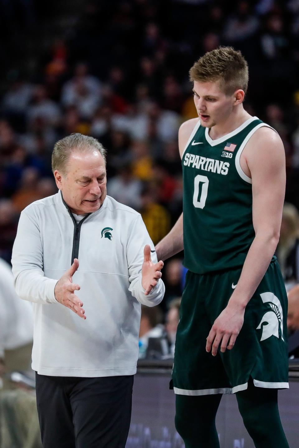 Michigan State coach Tom Izzo speaks with Michigan State forward Jaxon Kohler (0) during the second half of the Big Ten tournament quarterfinals at Target Center in Minneapolis, Minnesota on Friday, 15 March 2024.