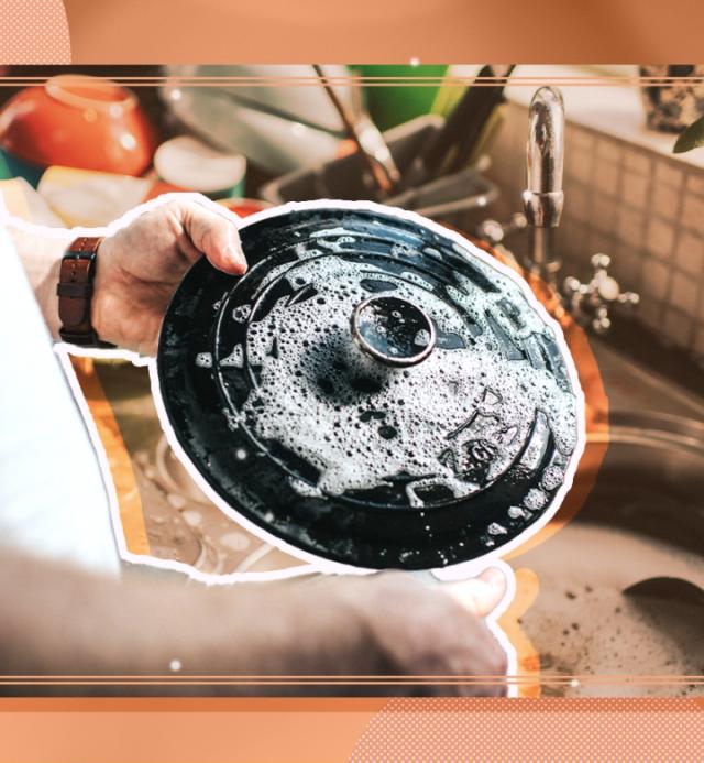 How to Clean Tough Stains on Le Creuset  👉 SAVE this post now, and you'll  thank yourself later (i.e. when it's time to do the Thanksgiving dishes!):  How to clean tough