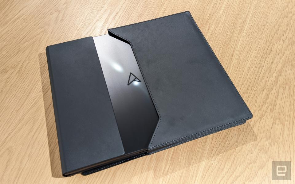 <p>ASUS Zenbook Fold 17</p> 