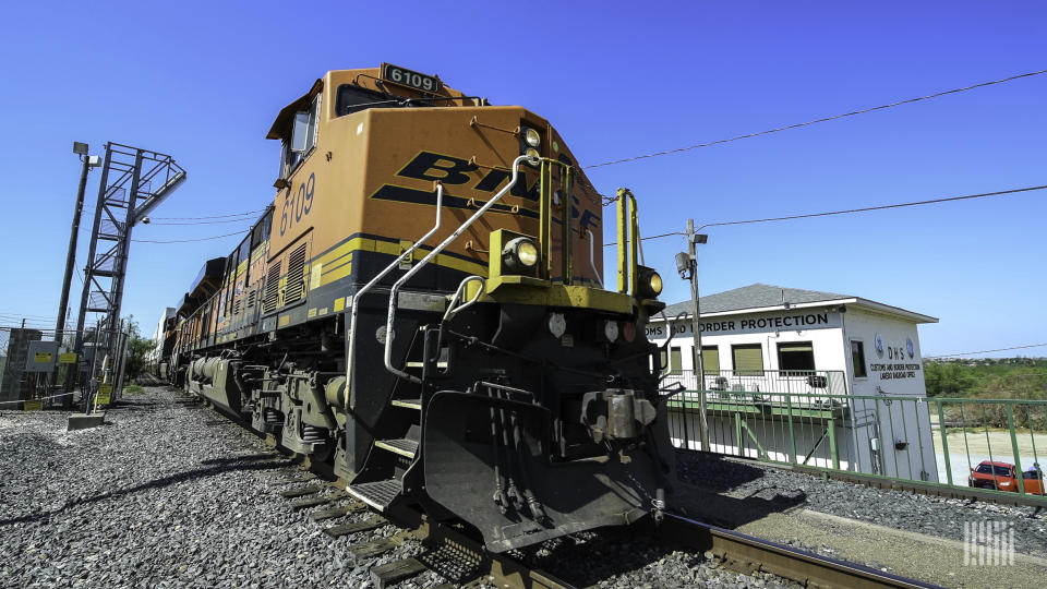 Union Pacific officials said the closure of rail bridges in El Paso and Eagle Pass, Texas, will affect 60 daily trains and nearly 4,500 rail cars. (Photo Jim Allen/FreightWaves)