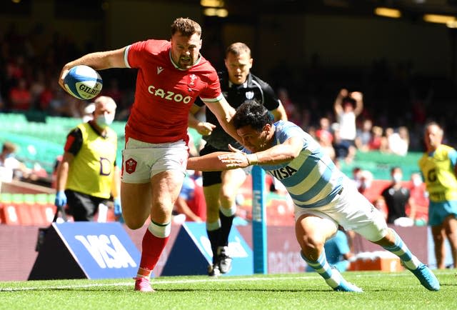 Owen Lane goes over for Wales