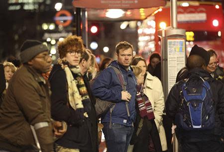 Evening commuters wait at a bus stop in central LondonFebruary 5, 2014. REUTERS/Paul Hackett