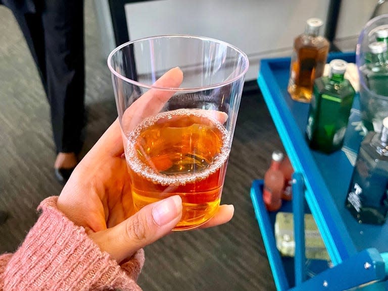 Insider reporter Allana Akhtar visited United Club in Newark Liberty International Airport to try non-alcoholic drinks, part of the airline's Dry January initiative