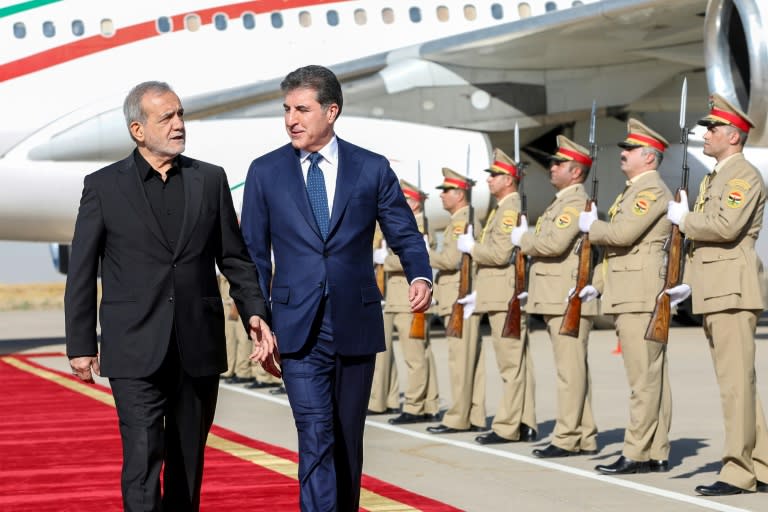 The president of Iraq's autonomous Kurdistan region, Nechirvan Barzani, welcomes Iran's President Masoud Pezeshkian at Arbil airport (-)