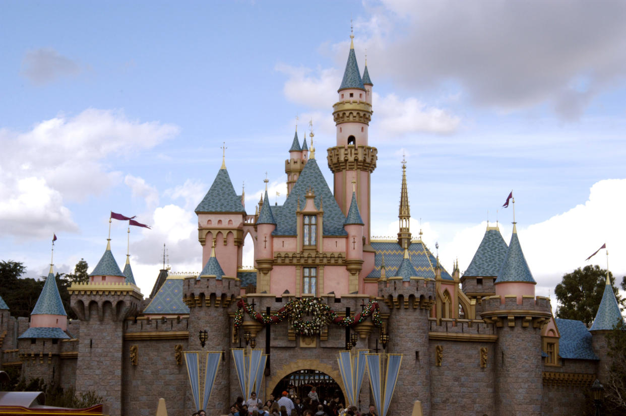 A couple proposed at the same time, not having known each other’s plan. (Photo: Getty Images)