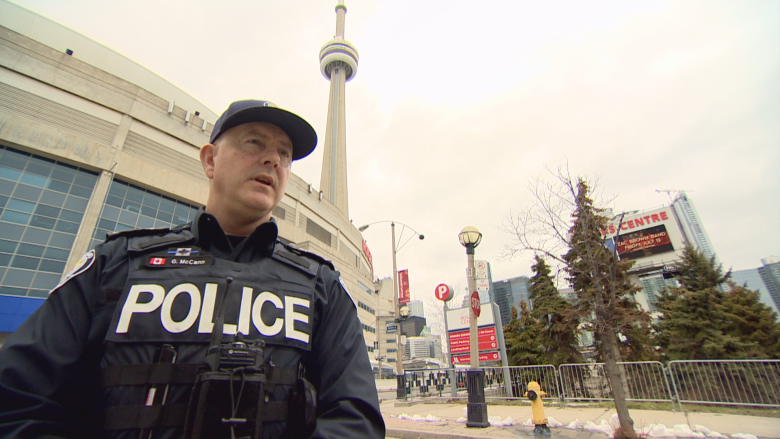 Icy CN Tower to remain closed until further notice