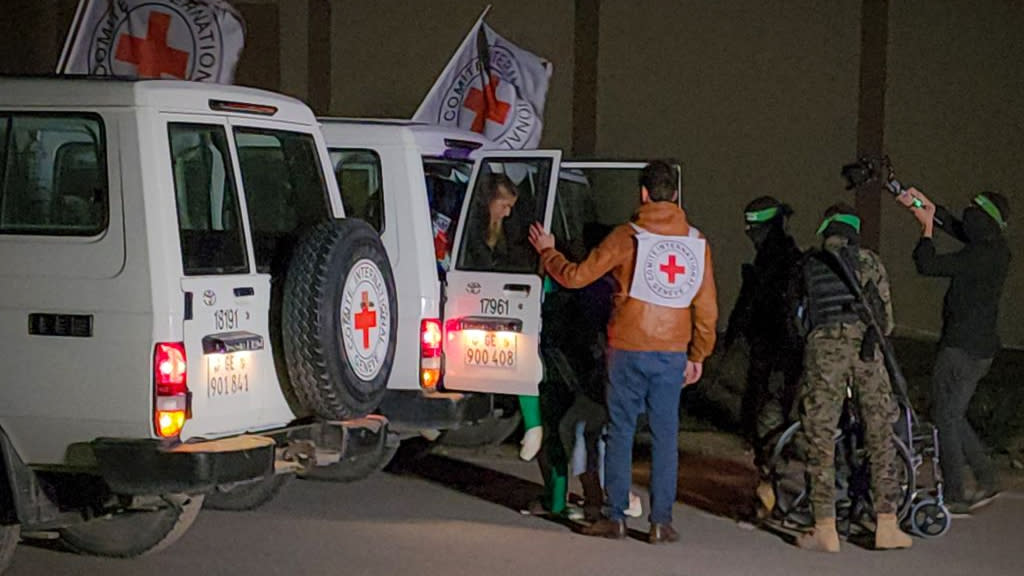  Hamas hands over hostages to Red Cross. 