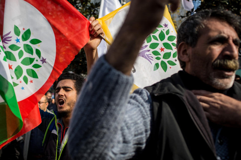 Protests are held against the detention of Kurdish Mayors