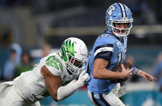 15 Oregon vs North Carolina, 2022 Holiday Bowl at Petco Park