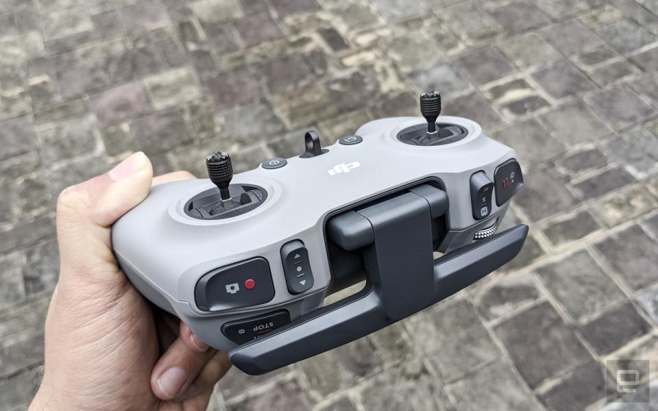 <p>DJI Remote Controller 2</p>
