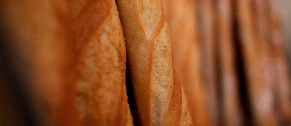 La baguette coûte en moyenne 90 centimes.
