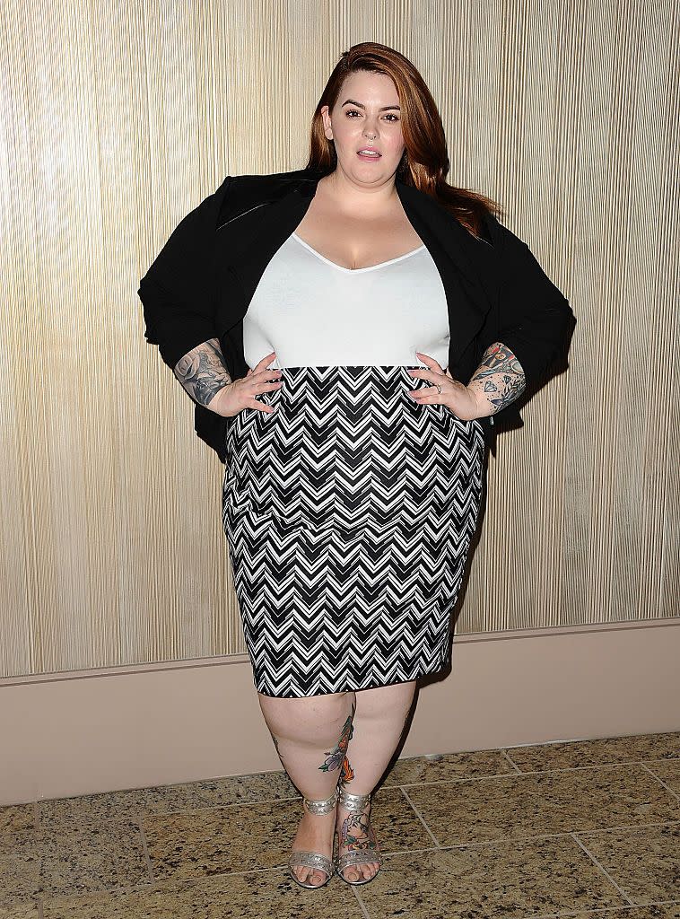 plus size outfit ideas for fall patterned pencil skirt