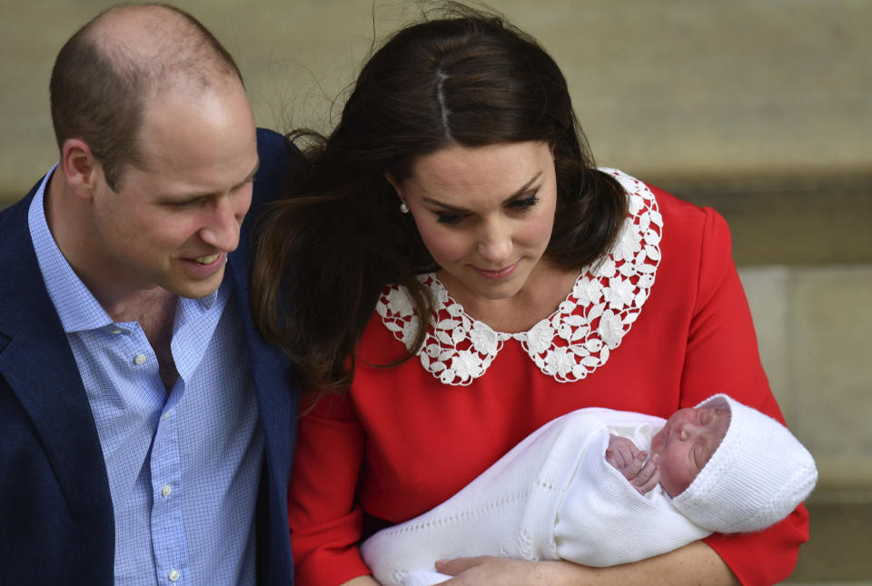 Kate Middleton présente son nouveau petit prince