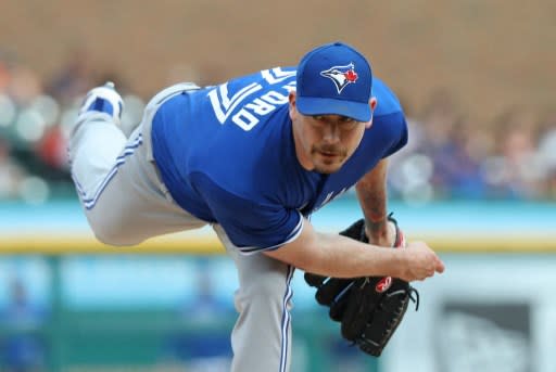 8歲老將投手阿克斯佛德（John Axford）加盟密爾瓦基釀酒人，結果第一場就傷退。法新社