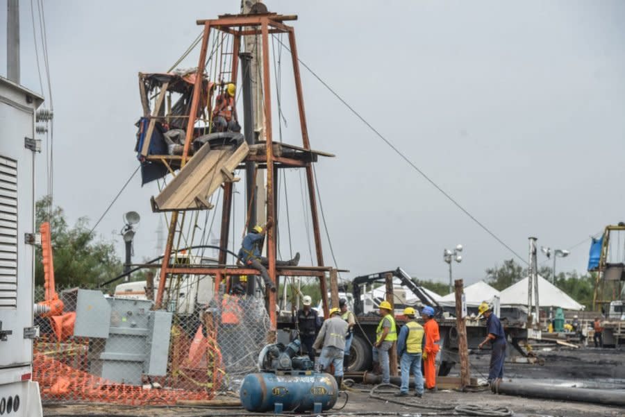 Protección Civil trabajadores rescate mineros