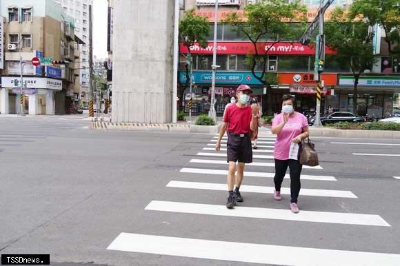 文化路一段與陽明街口行人穿越道退縮。（圖：新北交通局提供）