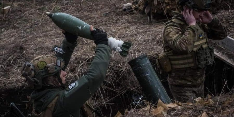 Ukrainian soldiers at the front