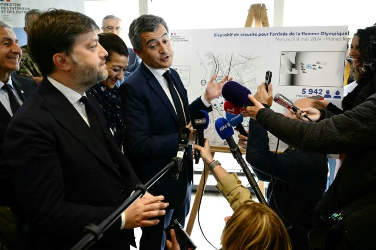 Le ministre de l'Intérieur Gérald Darmanin lors d'un déplacement à Marseille, le 26 avril 2024, en vue de l'arrivée de la flamme olympique le 8 mai (CHRISTOPHE SIMON)