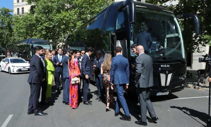 Ambiente festivo entre los invitados a la boda de Tamara Falcó