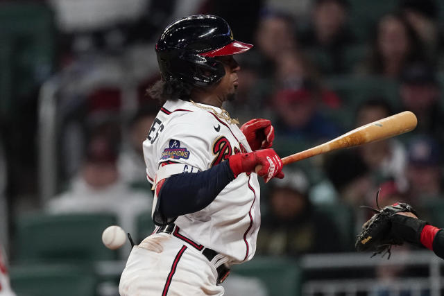 Braves get rings, beat Reds 2-1 behind scoreless Wright