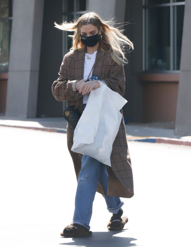Ashlee Simpson goes shopping in Los Angeles on Feb. 22, 2022. - Credit: MEGA
