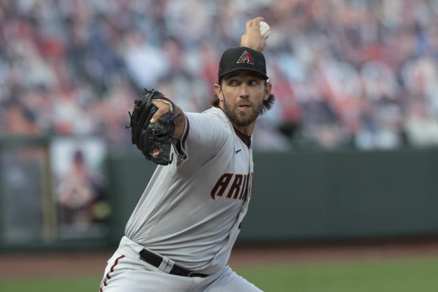 Madison Bumgarner's wife plays catch with him on his off days