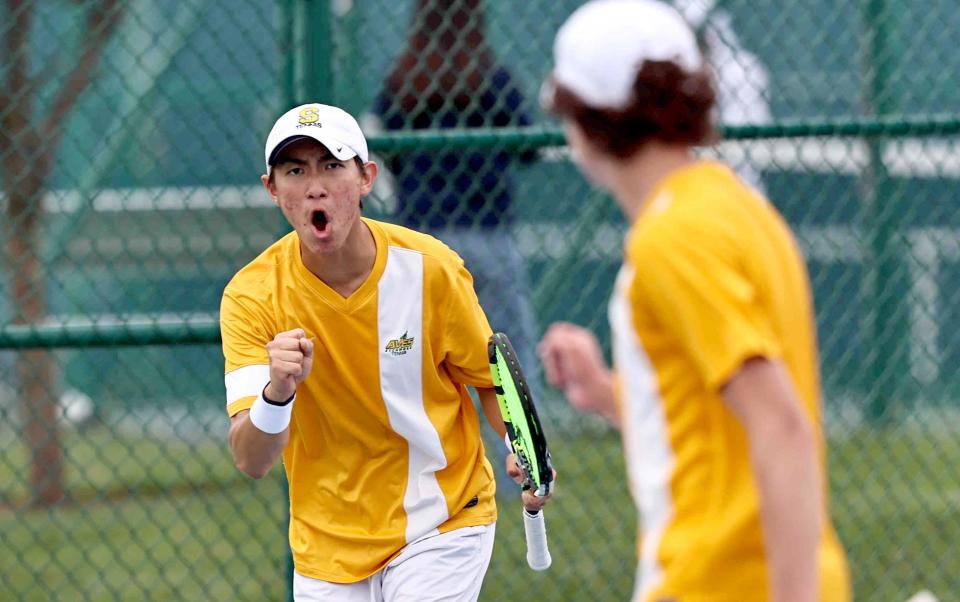 Chase Klugo y Nicholas Choo de Sycamore se llevaron a casa la victoria en una final de dobles de la División I de Cincinnati.