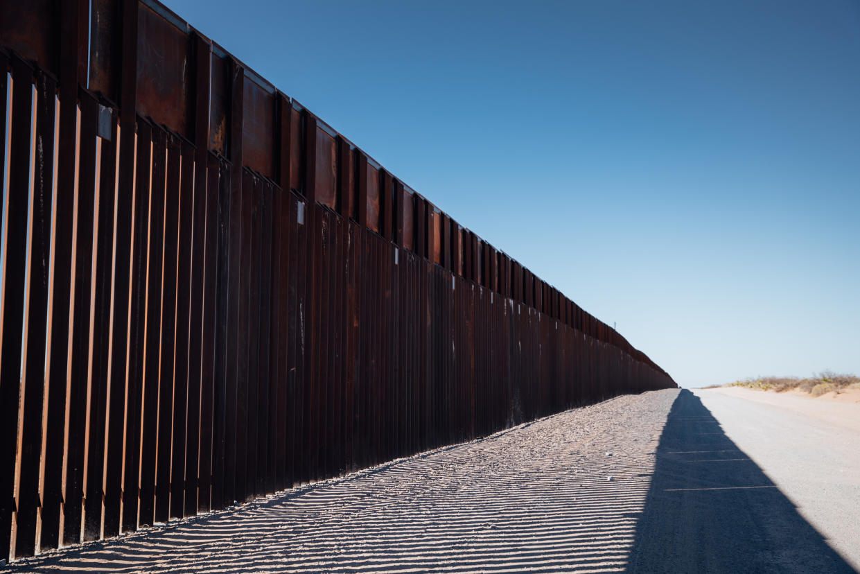  US, Mexican border wall that separates El Paso, Texas and Juarez. 
