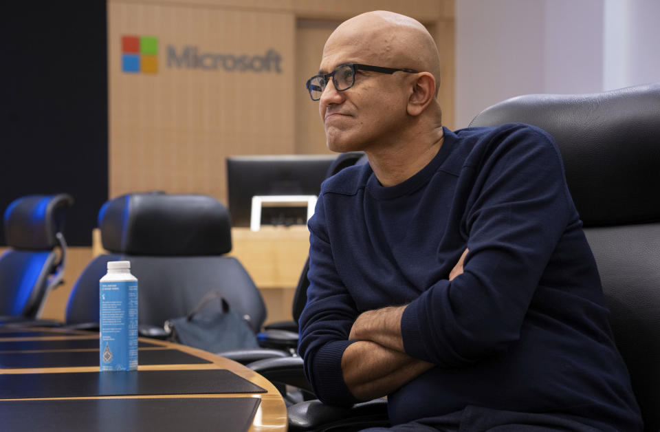 Satya Nadella, el director ejecutivo de Microsoft, durante un evento de presentación del nuevo motor de búsqueda Bing en Redmond, Washington, el 7 de febrero de 2023. (Ruth Fremson/The New York Times)