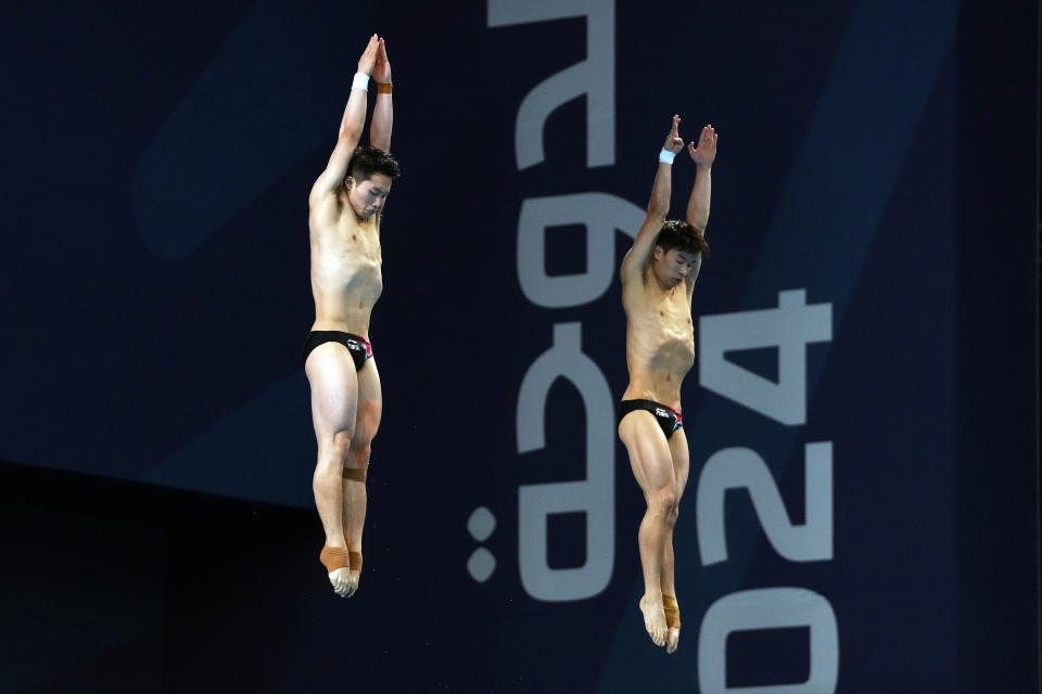 Zongyuan Wang and Daoyi Long of China compete during the men's 3 m synchronised diving final at the World Aquatics Championships in Doha, Qatar, Sunday, Feb. 4, 2024. (AP Photo/Hassan Ammar)