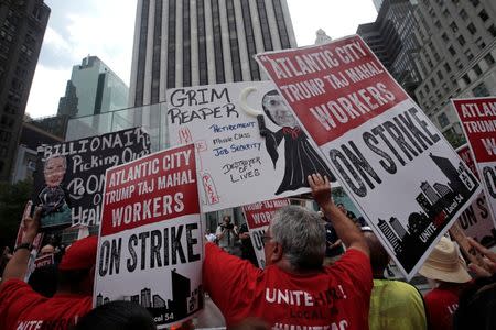 Striking workers from the Trump Taj Mahal Casino in Atlantic City, New Jersey, protest outside the offices of investor and casino owner Carl Icahn in midtown Manhattan, New York City, New York, U.S., July 13, 2016. REUTERS/Mike Segar