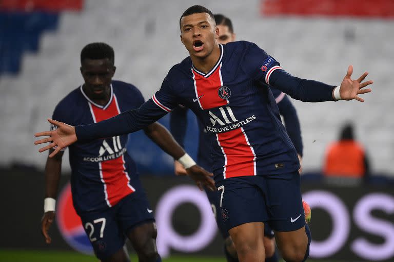 Kylian Mbappe, delantero de Paris Saint-Germain, factor de estudio en función del desgaste que los jugadores pueden tener en épocas de Covid-19