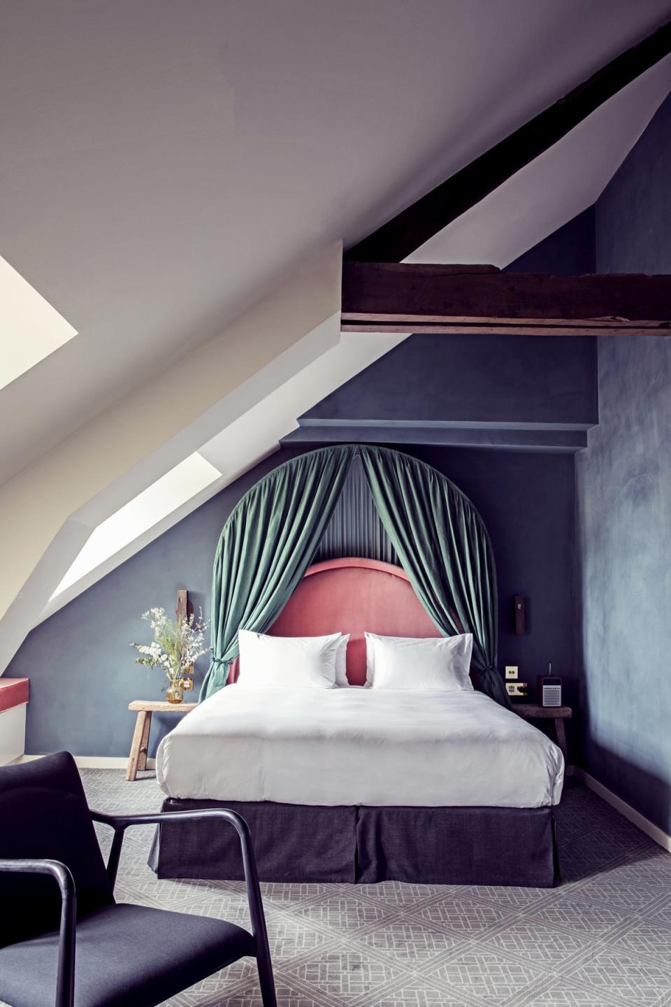 An eaves room at the Hotel des Grands Boulevards (Karel Balas)
